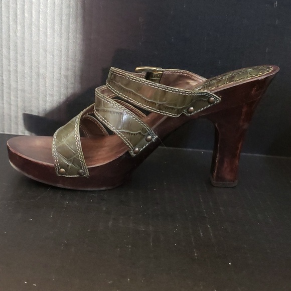 Gabriella Rocha "Denyella" Green Leather and Wood Sandals. Size 10. - Picture 3 of 10